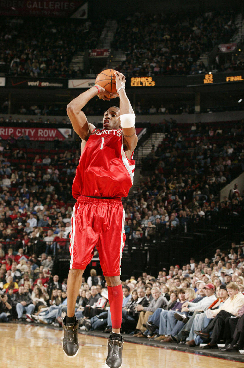 乌杜卡谈阿门进步，火箭新秀正寻找攻守平衡（乌杜卡评阿门成长：火箭新秀寻求攻防平衡）