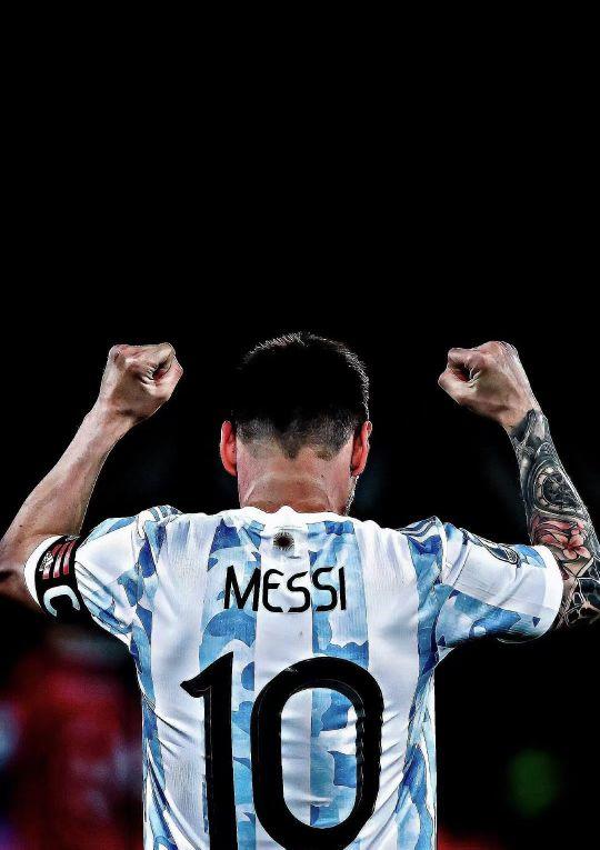 胡尔克完成职业生涯500球里程碑，球迷打出巨型TIFO致敬（胡尔克生涯500球达成，球迷巨幅TIFO致敬）