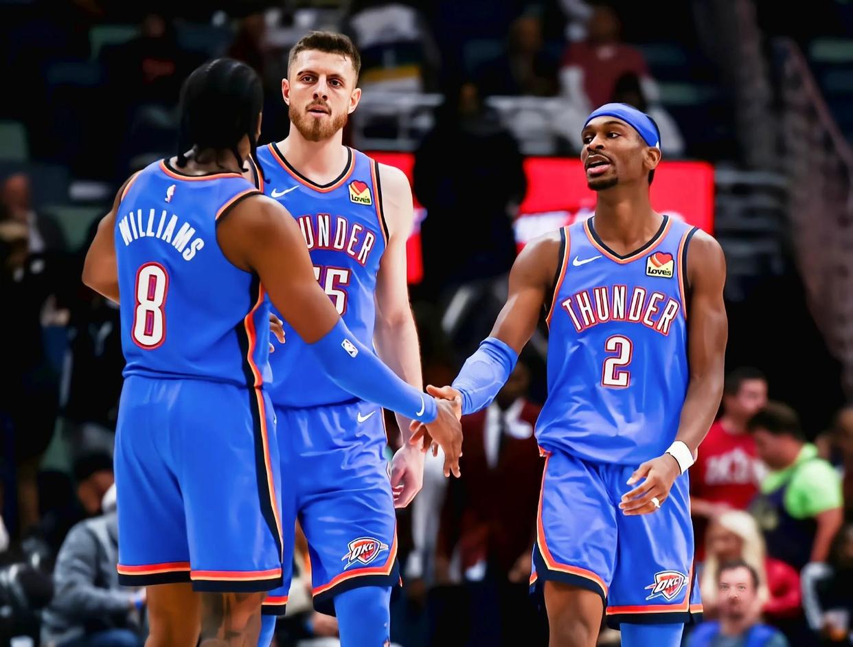 Shams：活塞&老鹰&猛龙预计将在交易中追逐浓眉（Shams：活塞、老鹰、猛龙或将在交易中竞逐浓眉）